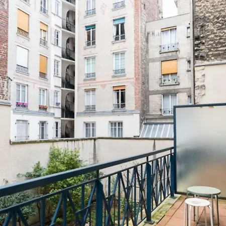 Charming 36m With Terrace In The Heart Of Parigi